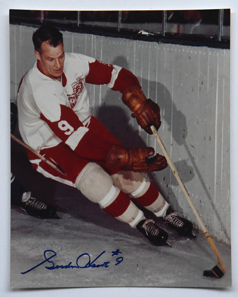 GORDIE HOWE autographed "Detroit Red Wings" 8x10 photo