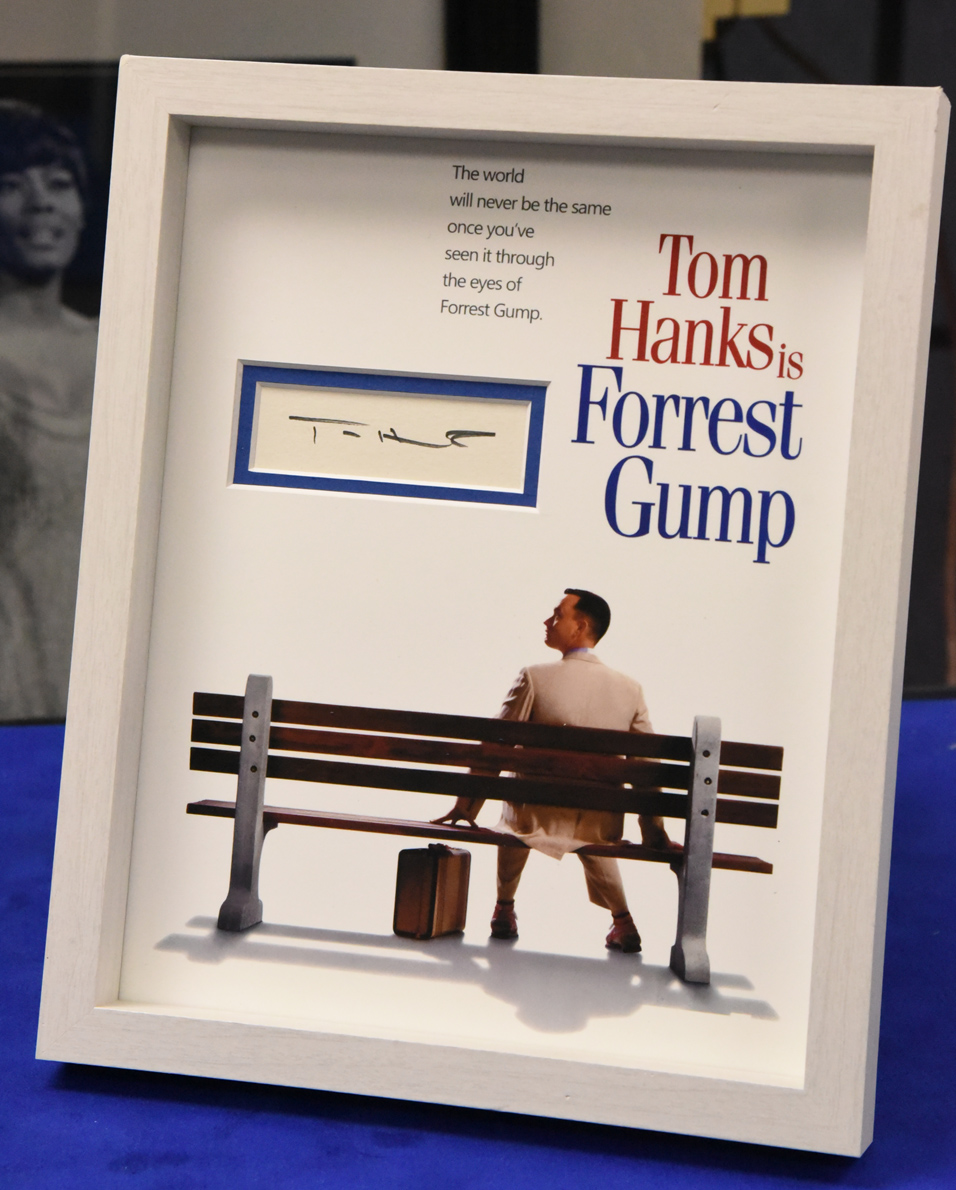 [SHOP] TOM HANKS autographed “Forrest Gump” 8×10 framed display
