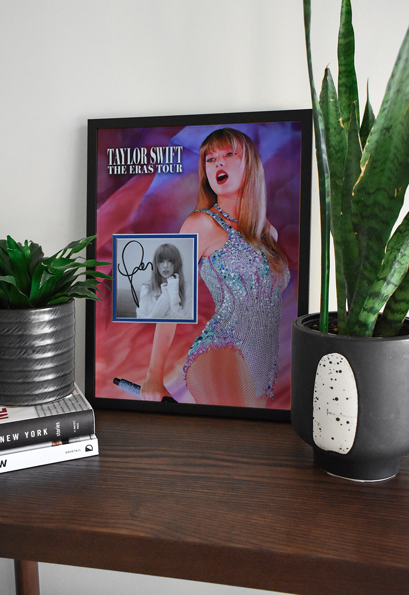 [SHOP] TAYLOR SWIFT autographed “ERAS TOUR” 12×16 framed display with signed CD insert