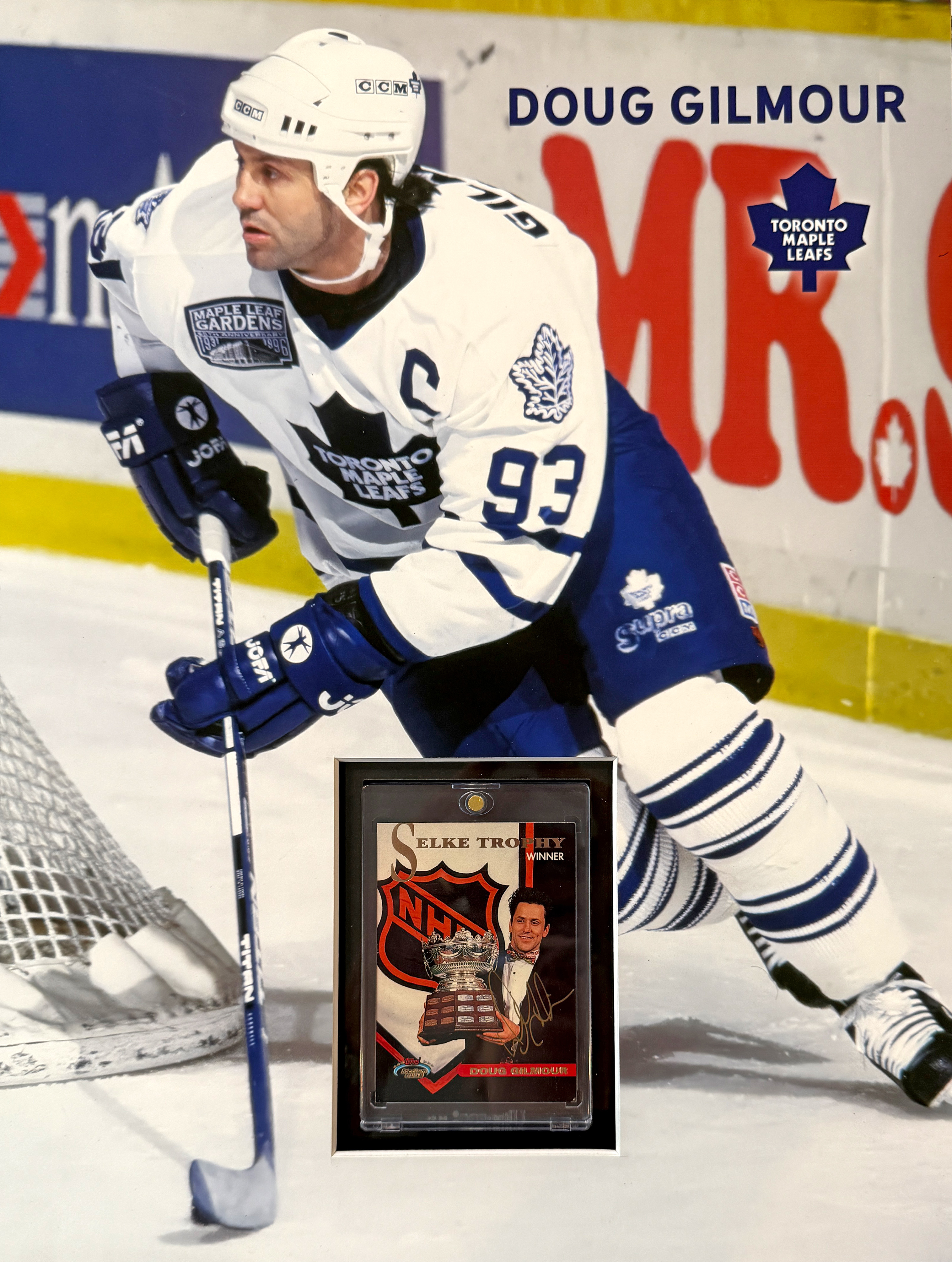 DOUG GILMOUR custom 12×16 mat with signed Selke Trophy Winner CARD