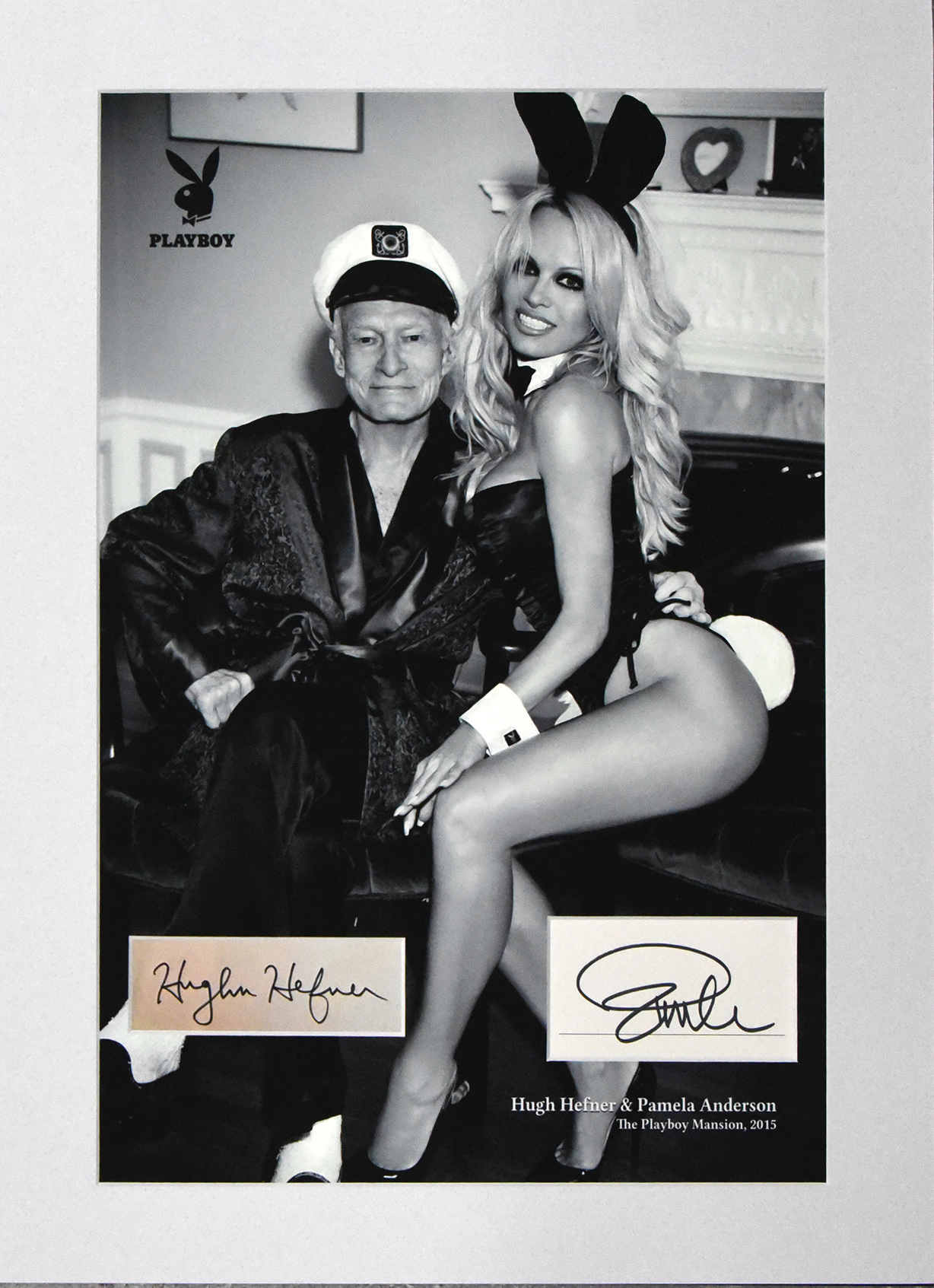 [SHOP] PAMELA ANDERSON custom 12×18 “Playboy Mansion” mat for book page autograph