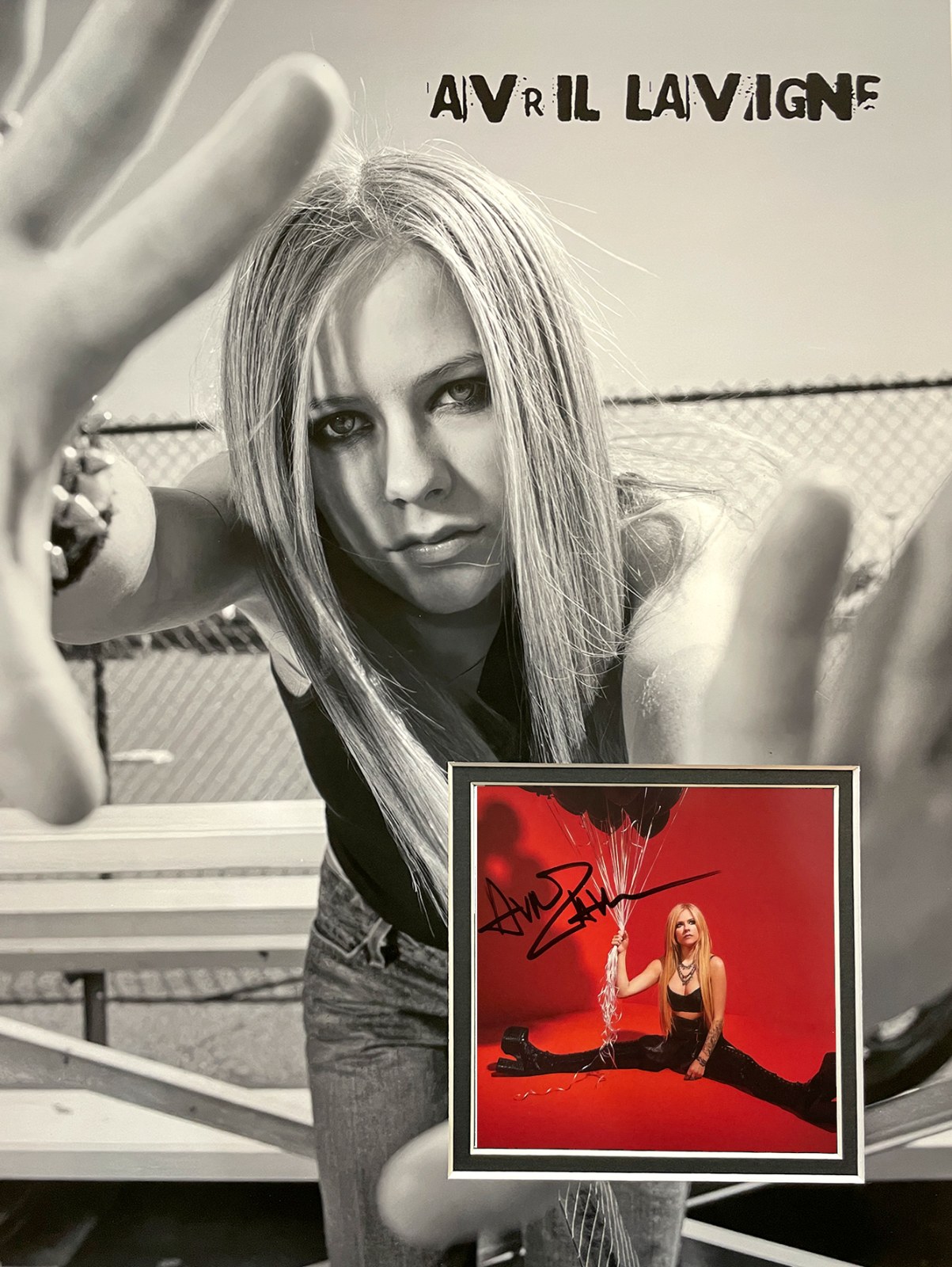 AVRIL LAVIGNE Custom 12×16 inch Mat for Signed CD Insert